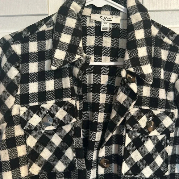 C by one plaid Shacket cropped size Small - Picture 2 of 3